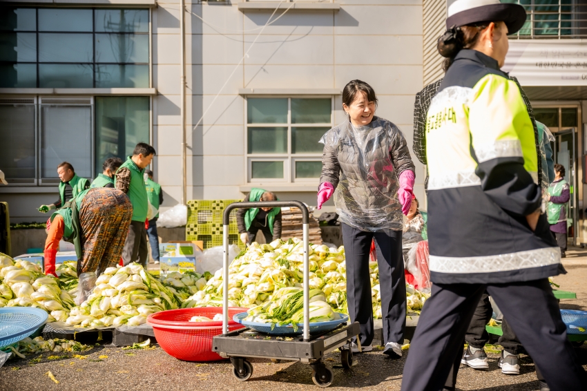 2025. 11. 12. 남양주시새마을회 2025 따뜻한 겨울 사랑의 김장 나누기_125
