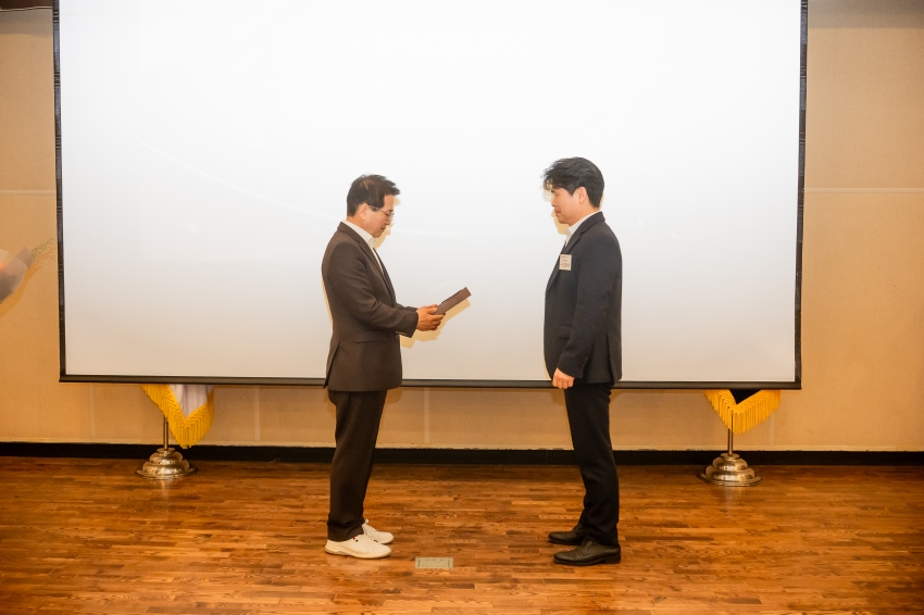 2025. 11. 14. 경기동부권시군의회 제12회 의정활동 우수의원 및 시상식_109