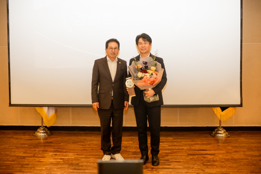 2025. 11. 14. 경기동부권시군의회 제12회 의정활동 우수의원 및 시상식_111